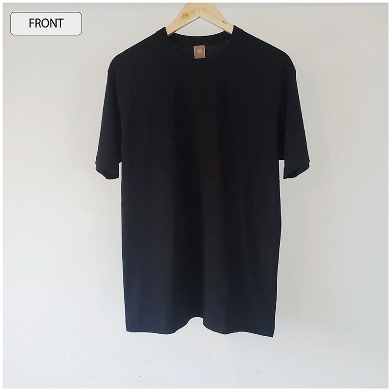 [KUME.JP Collaboration] Shoulder one point embroidery T-shirt (black)